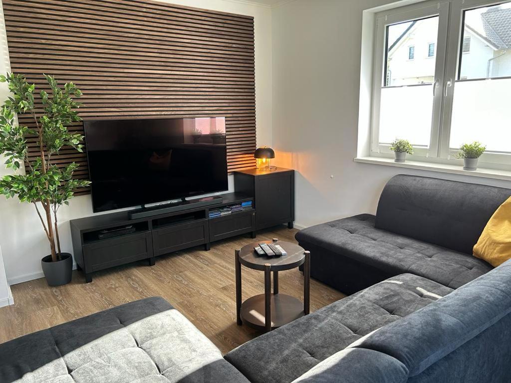 Exklusive Bei Berlin, Bis 5 Gaeste, Grosse Terrasse, Garten * Bestensee