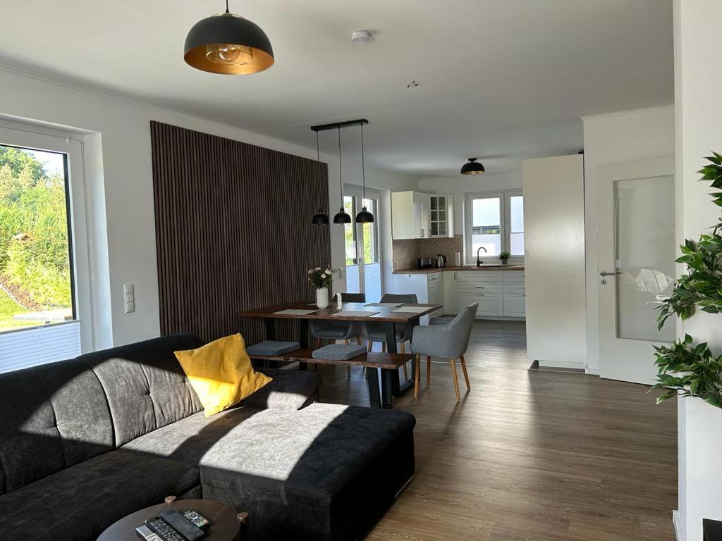 Exklusive Bei Berlin, Bis 5 Gaeste, Grosse Terrasse, Garten * Bestensee