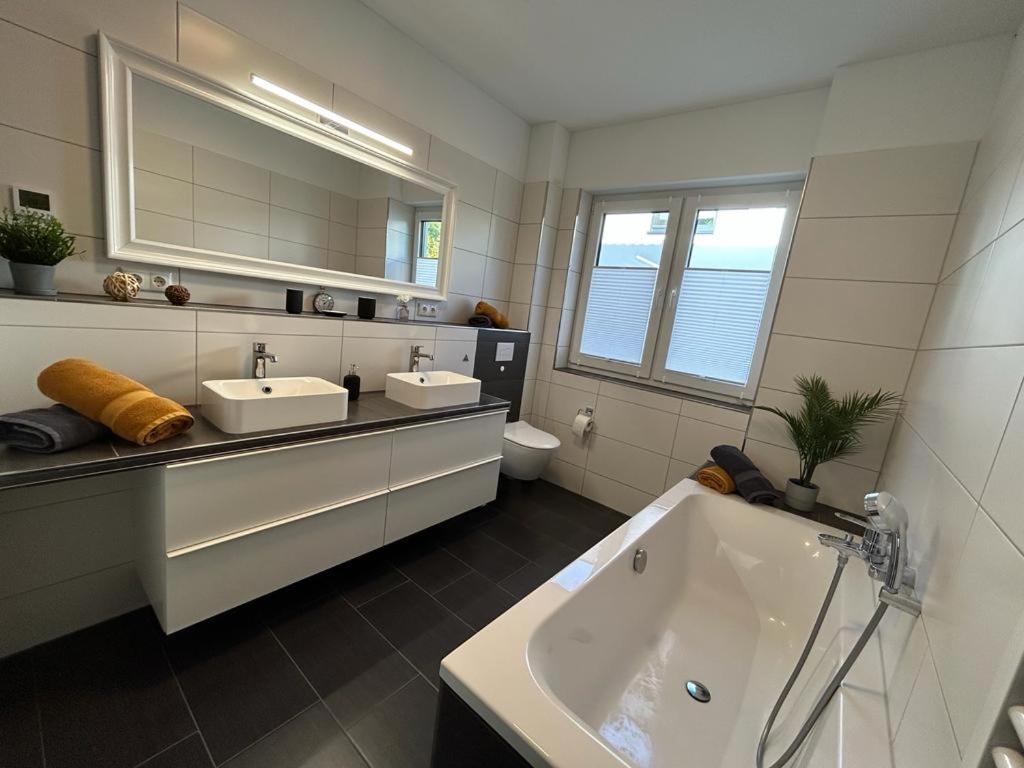 Exklusive Bei Berlin, Bis 5 Gaeste, Grosse Terrasse, Garten Apartment Bestensee